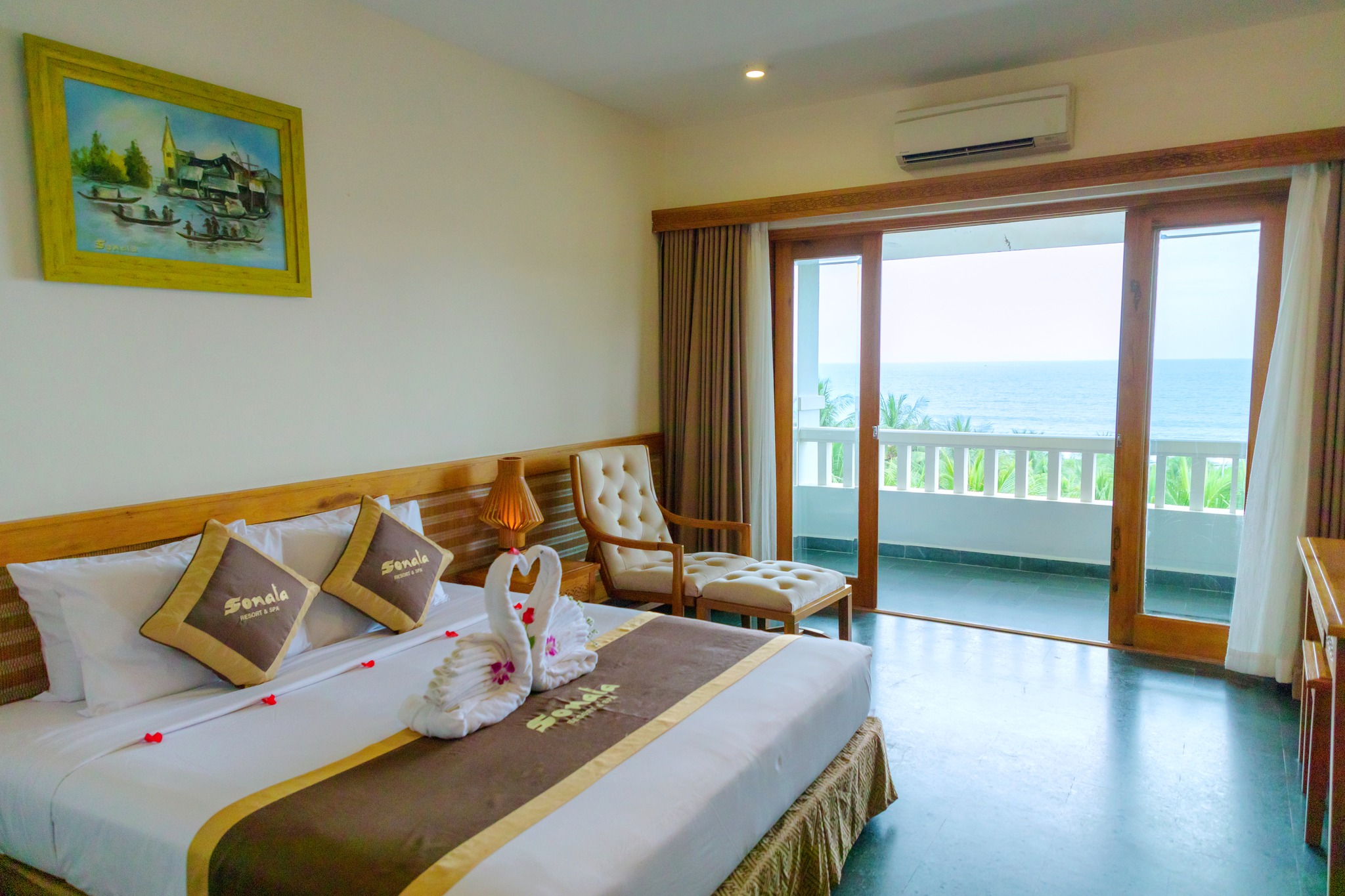 Deluxe Sea View 2